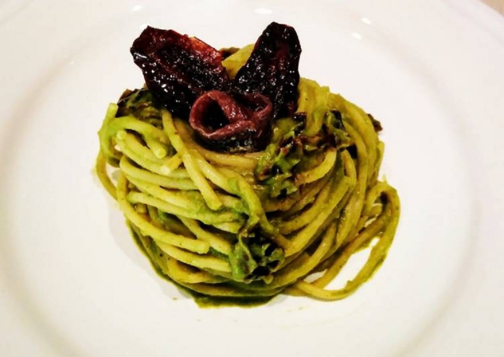 
	Spaghetti con crema di broccoli, alici e pomodori secchi - Ricetta - Ottopagine.it
